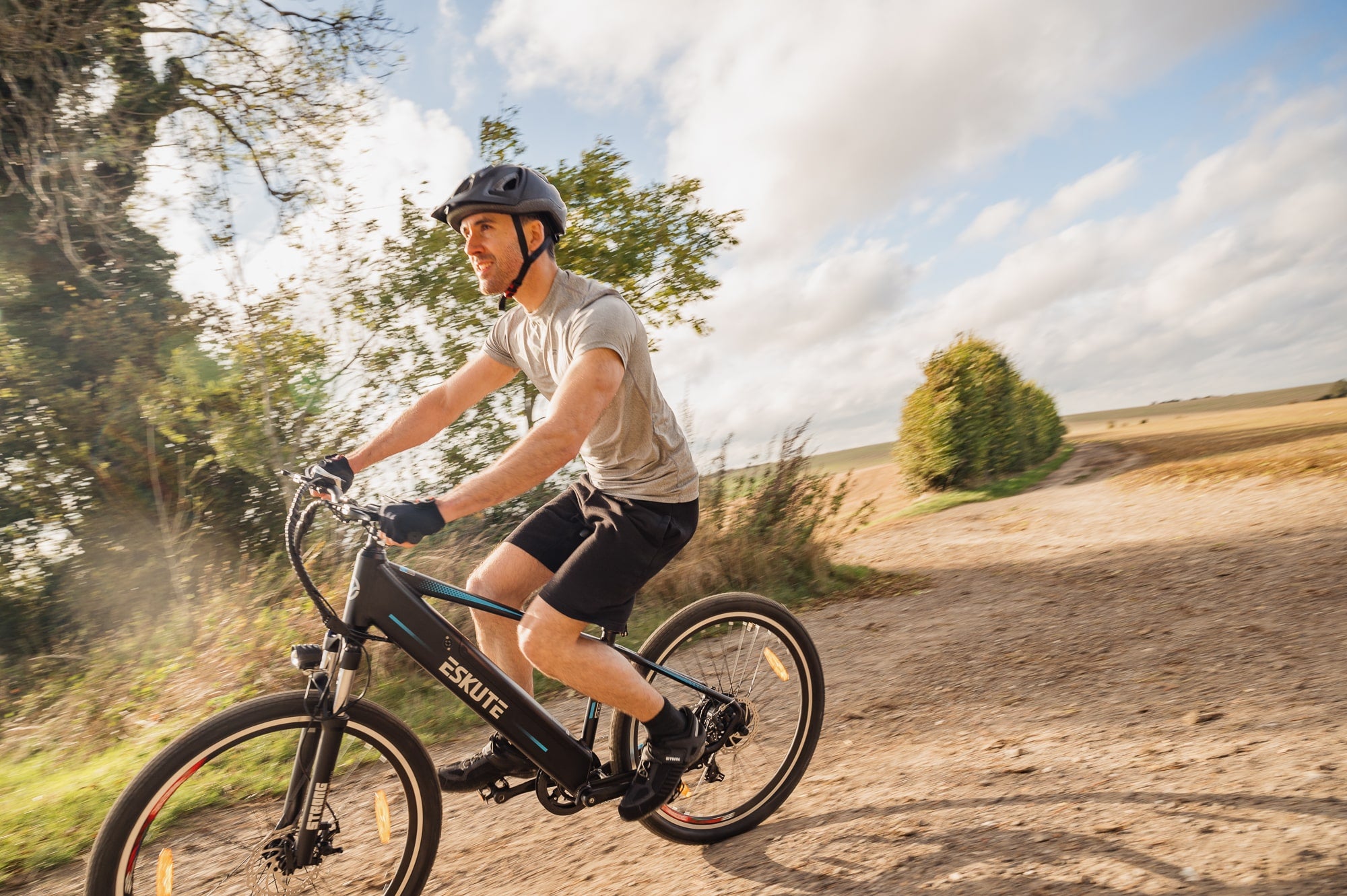 Eskute E-Mountainbike fahren