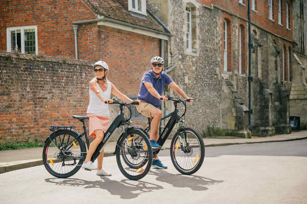 Möchten Sie ein komfortables E-Bike-Fahrerlebnis Überprüfen Sie diese aufrechten Fahrpositionen