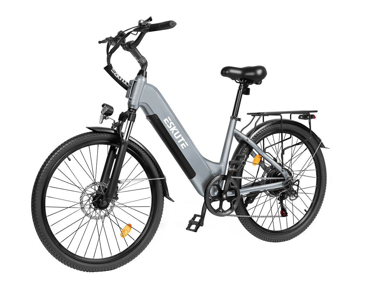 [Color:Grau]Eskute C202 Grau City-E-Bike, 45°-Ansicht von links, komfortabler Trapezrahmen für einfache Nutzung.